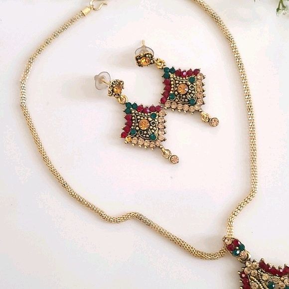 Necklace Set - Picture 4 of 10